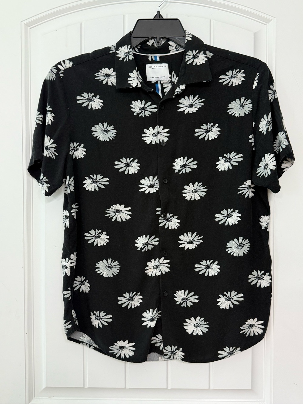Demim & Flower Black Daisy Print Short-Sleeve Shirt Men’s Button Down Shirt Med